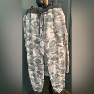 Reebok outfit to pc. size small